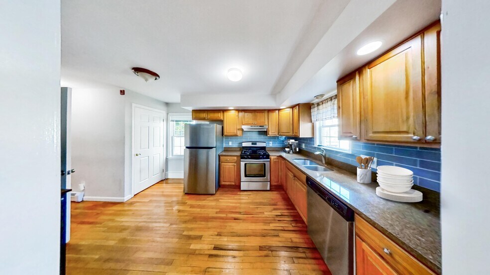 Primary Photo - 35 Juniper St