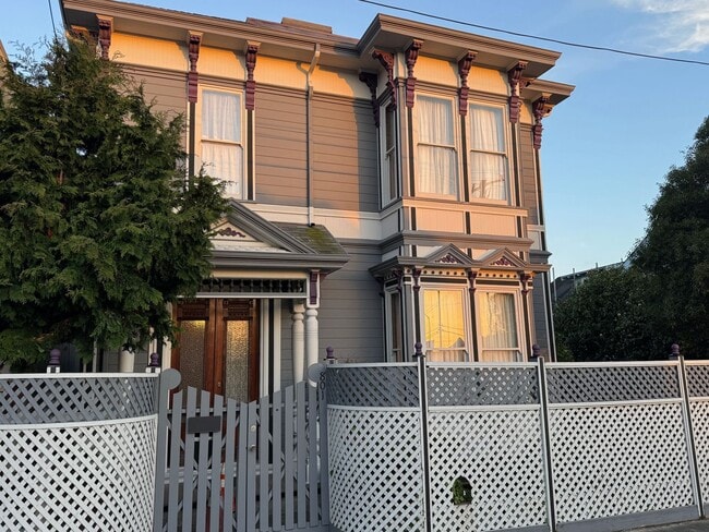 Building Photo - 801 Summer St