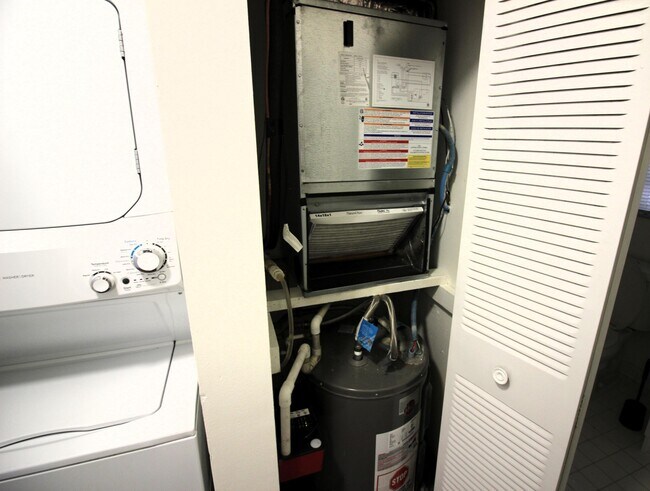 Building Photo - 2900 Olivewood Terrace