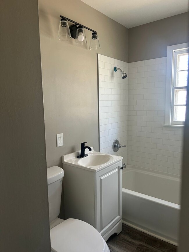 Building Photo - AVAILABLE NOW! Beautiful 3 Newly Rehabbed ...