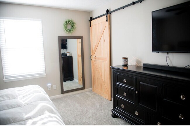 Building Photo - 1003 Ravenwood Dr