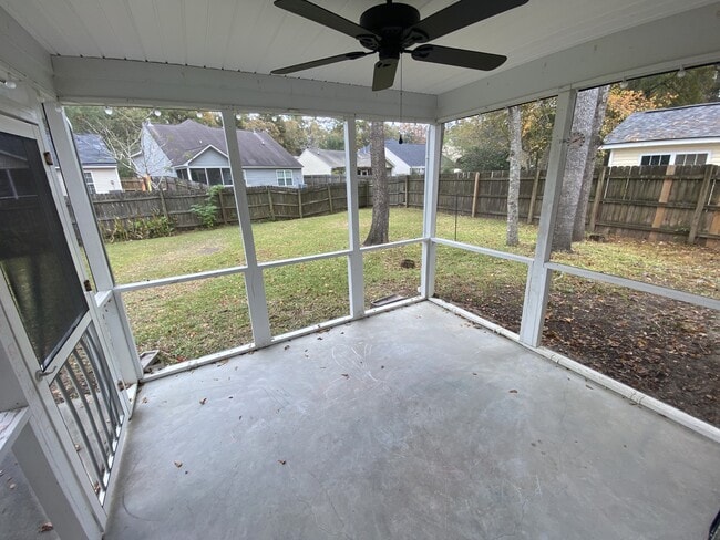 Building Photo - 406 Arbor Oaks Dr