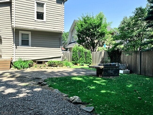 Building Photo - 200 Roseland Ave