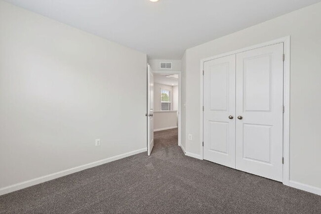 Building Photo - Spacious 3 Bedroom Townhome in Glen Allen - $2,650/mo