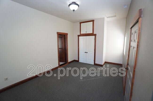 Building Photo - 1921 W Aspen Creek Dr
