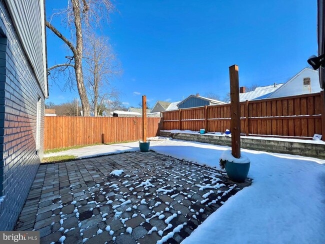 Building Photo - 6833 Standish Dr