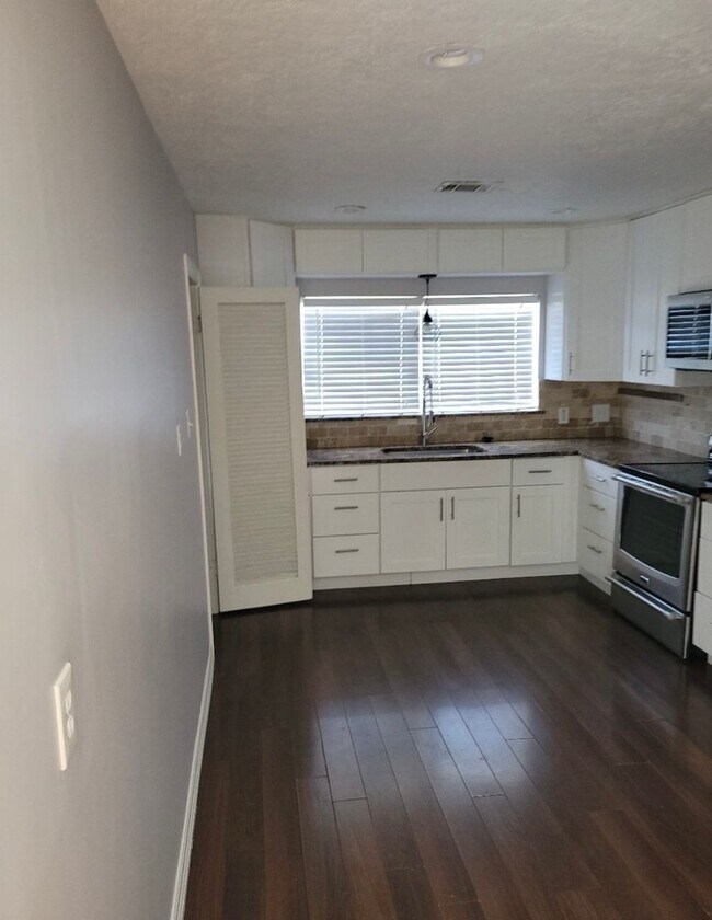 Building Photo - 6918 Irvington Blvd