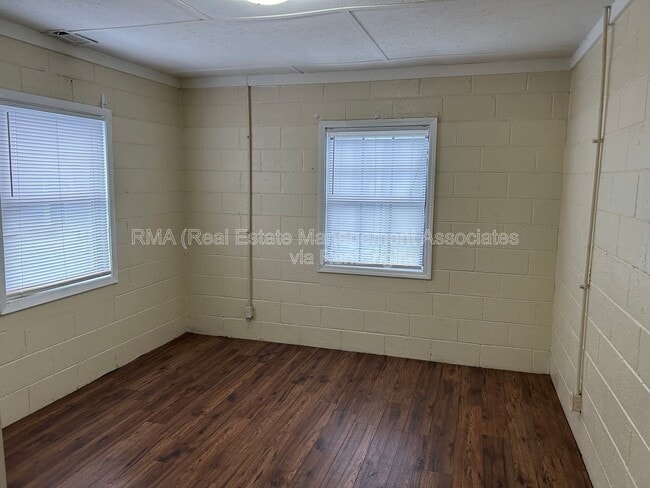 Building Photo - 909 Cleveland St