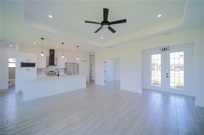 Building Photo - 422 Kismet Pkwy E