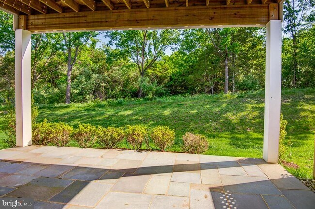 Building Photo - 135 Wake Robin Ct