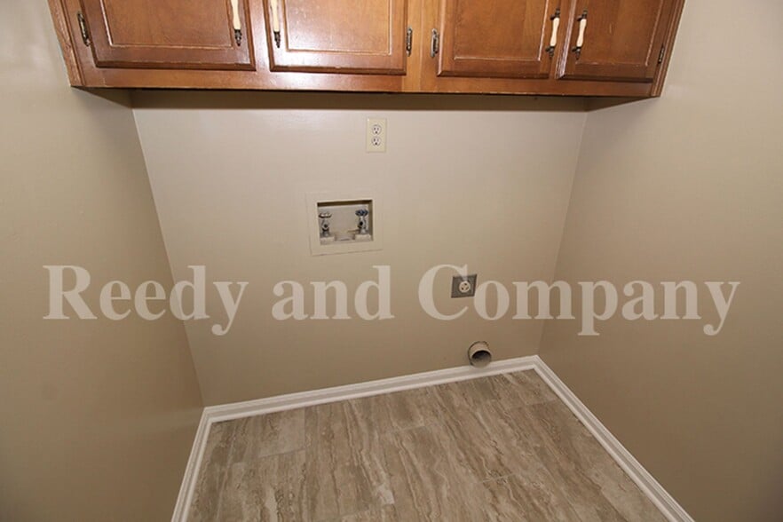 Building Photo - 6761 Blue Spruce Dr