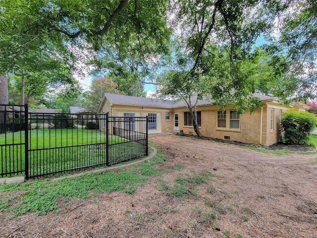 Building Photo - 1502 S Market St