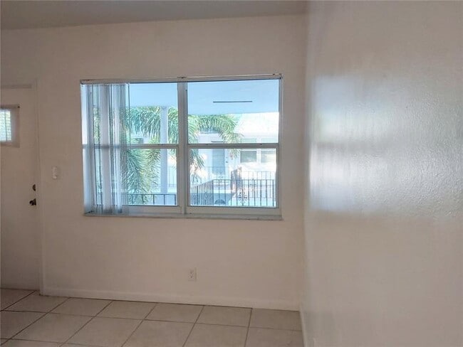 Building Photo - 1300 N 17th Ave