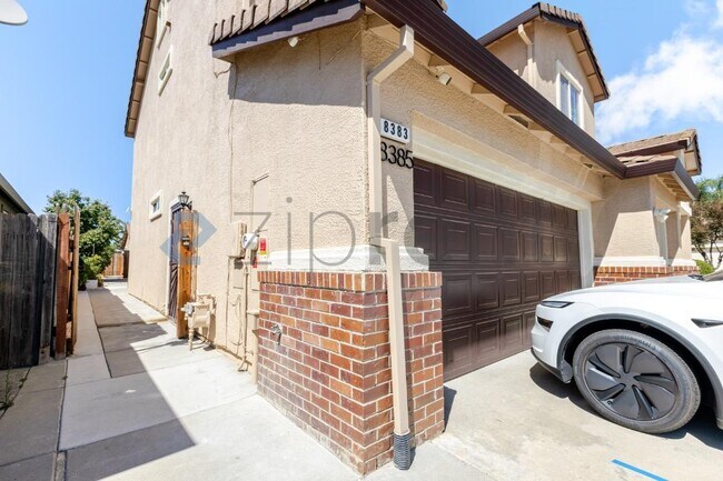 Building Photo - Unit ADU
