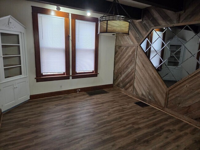 Building Photo - 3 Bedroom, 2 Bathroom House
