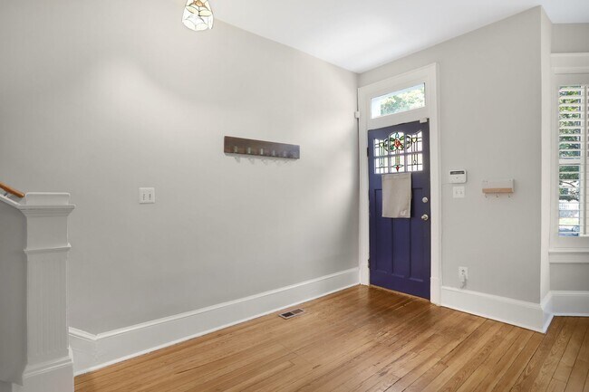 Building Photo - Charming Capitol Hill House| Don't miss the 3D-TOUR!