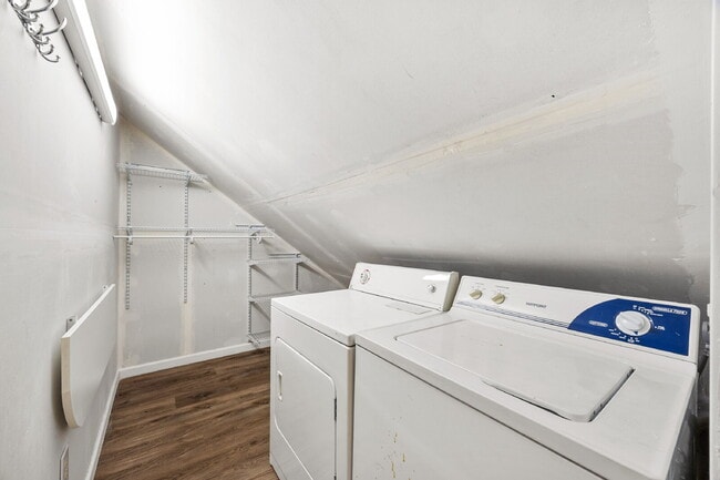 Building Photo - **WE ALREADY HAVE AN APPLICATION. NO SHOWI...