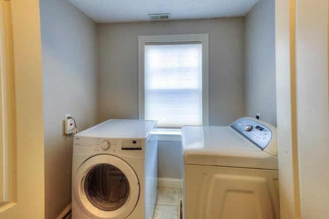 Building Photo - 38 Johnson St