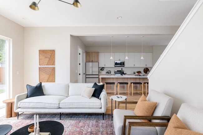 Building Photo - LUX 4BD, 3BA Home with 2-Car Garage and Backyard