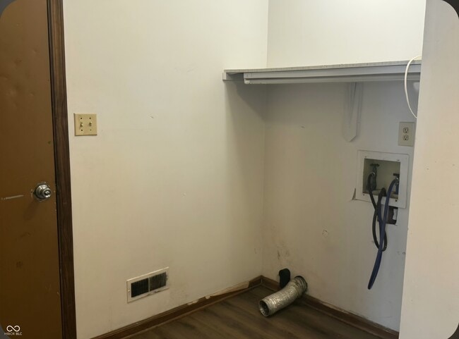 Building Photo - 637 Joy Dr