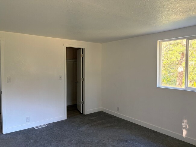 Building Photo - Spacious 3-Bed + Flex Room on Private Fenced 2 Acres, Huge Shop