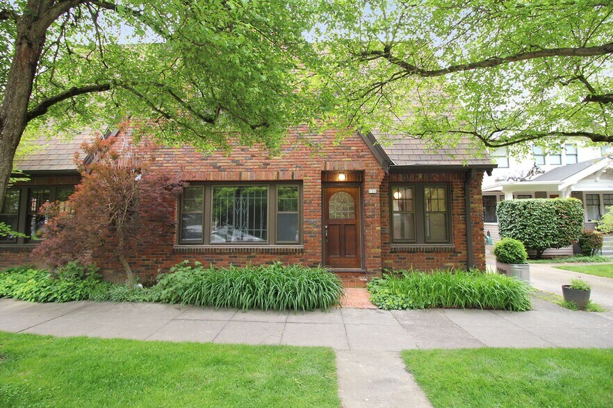 Building Photo - 2904-2914 SE Washington St & 606 SE 29th Ave