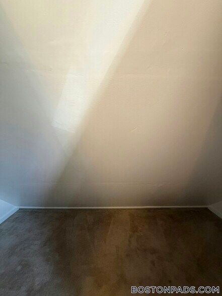 Building Photo - 393 Adams St