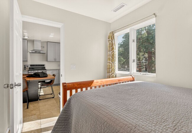 Building Photo - 4 Bedroom Flagstaff Rental