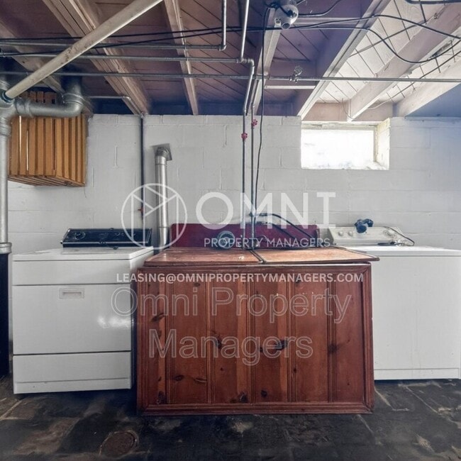 Building Photo - 11529 Roxbury St