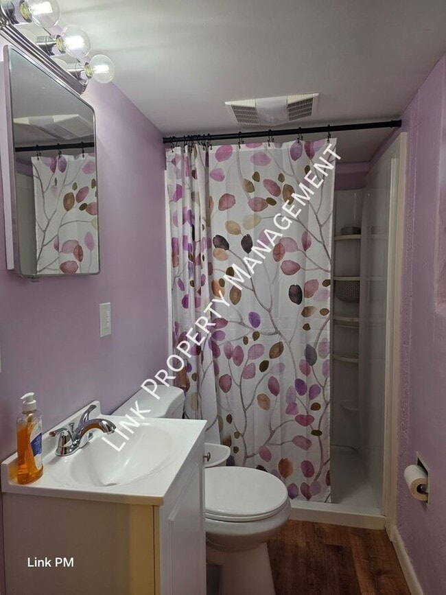 Building Photo - 3731 Knollwood Dr