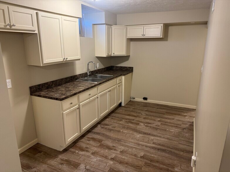 Building Photo - 4642 Bancroft Ave