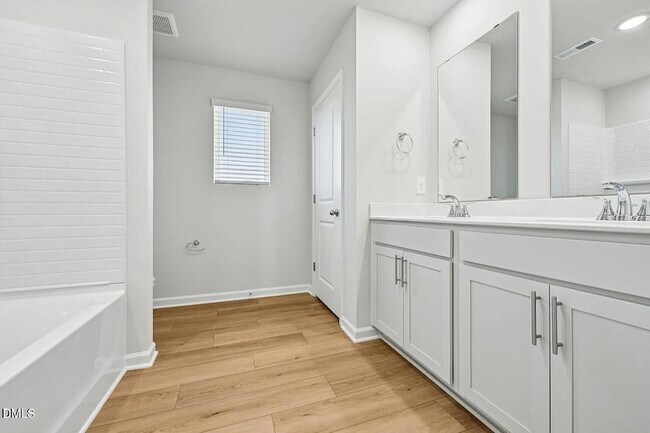 Building Photo - 528 Bridger Dr