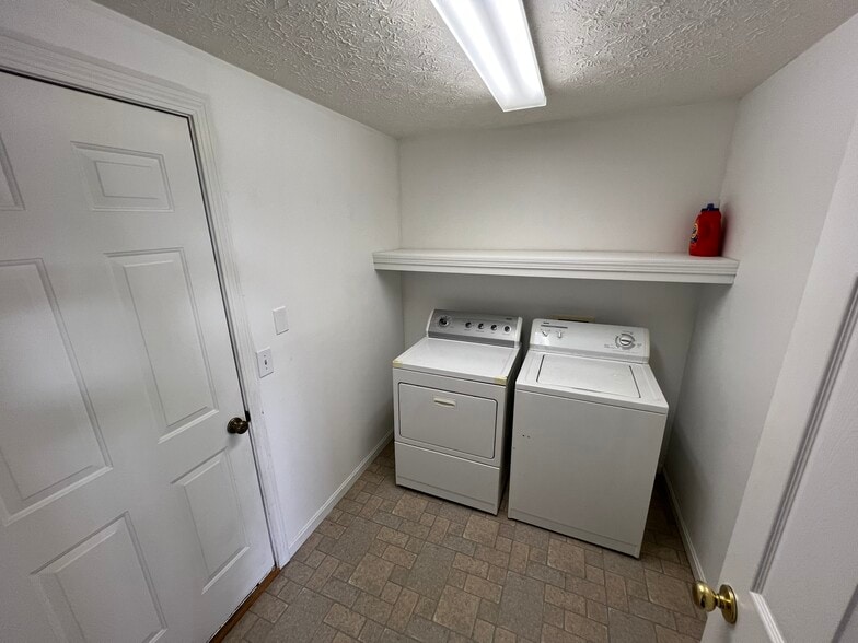 Building Photo - 3148 Benwick Dr