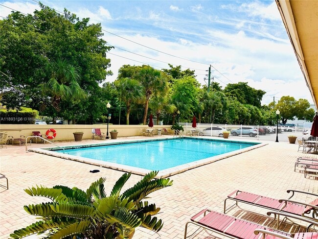 Building Photo - 1805 Sans Souci Blvd