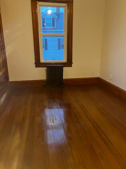 bed room # 3 - 16 Exeter St