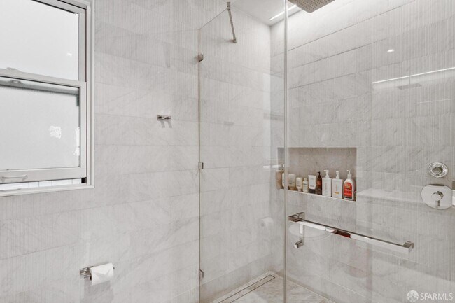 Building Photo - 754 Lake St