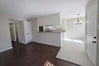 Building Photo - 620 Race St