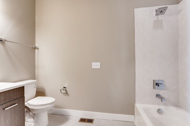 Building Photo - Sunnyside 3 Bedroom Townhomes for Rent