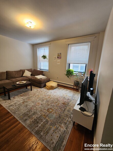 Building Photo - 17 Stearns Rd