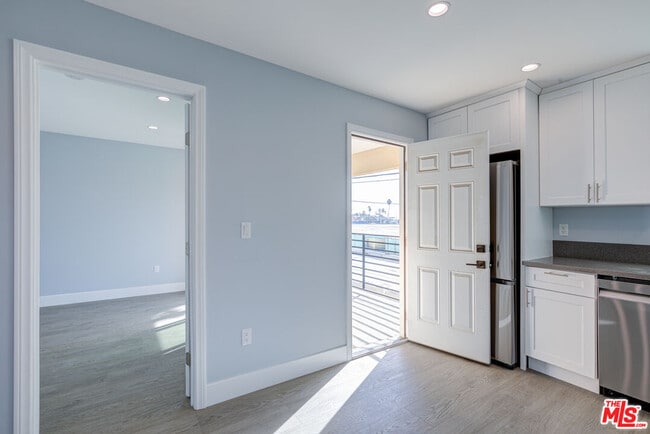 Building Photo - 355 Panama Ave