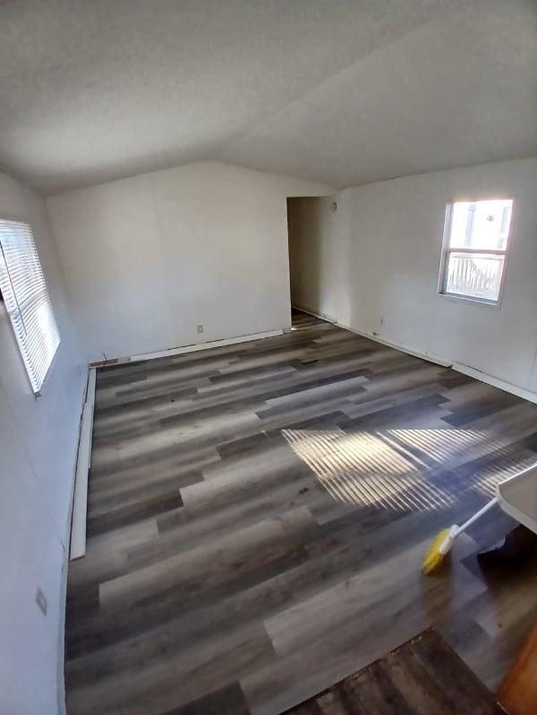 Building Photo - 905 W 37th Ave