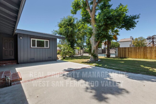 Building Photo - Beautifully Remodeled Single Family Home with Pool