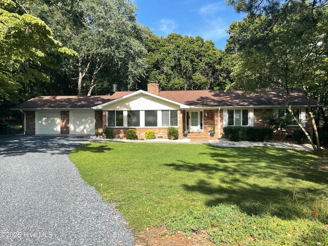 Primary Photo - 10 Salem Ln