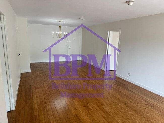 Building Photo - Modern 2 Bed, 2 Bath Condo in the Heart of...