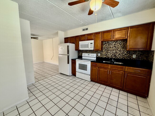 Building Photo - 698 Michigan Ct