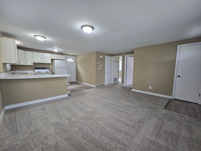 Building Photo - 2 Bedroom Home in Normal