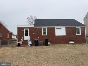 Building Photo - 312 Woodford St