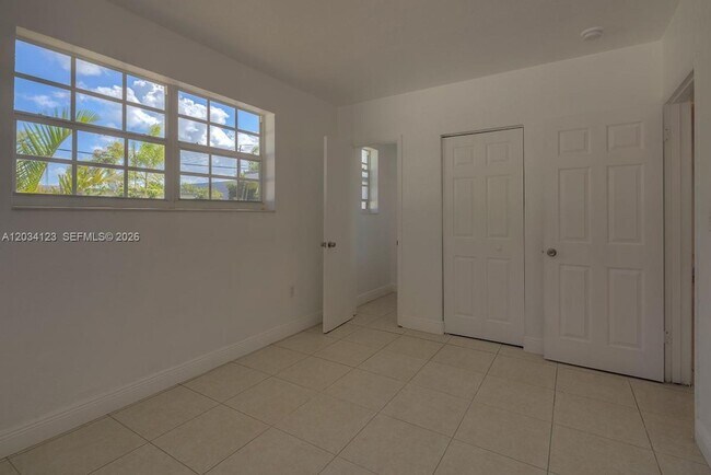 Building Photo - 160 NW 199th St