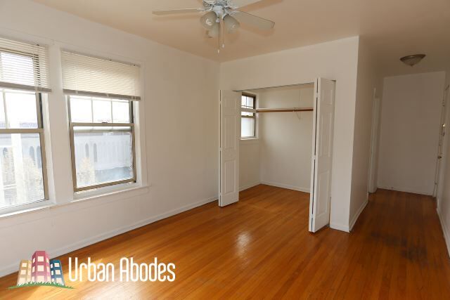 Building Photo - 3257 W Wrightwood Ave