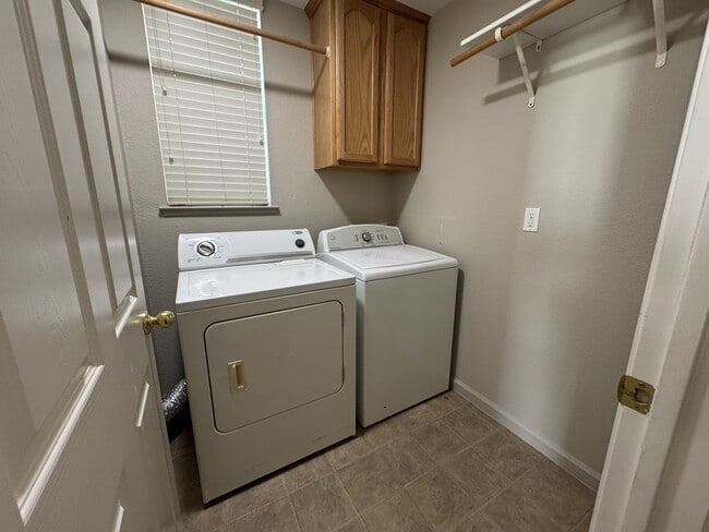 Building Photo - 3836 Artadi Dr